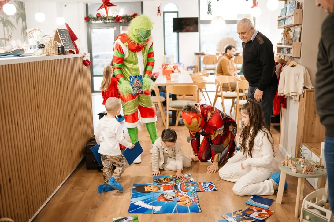 comanda personaj grinch iasi