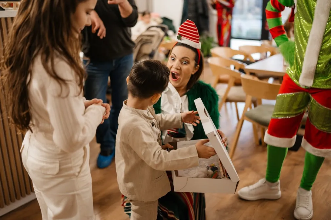 personaj grinch iasi
